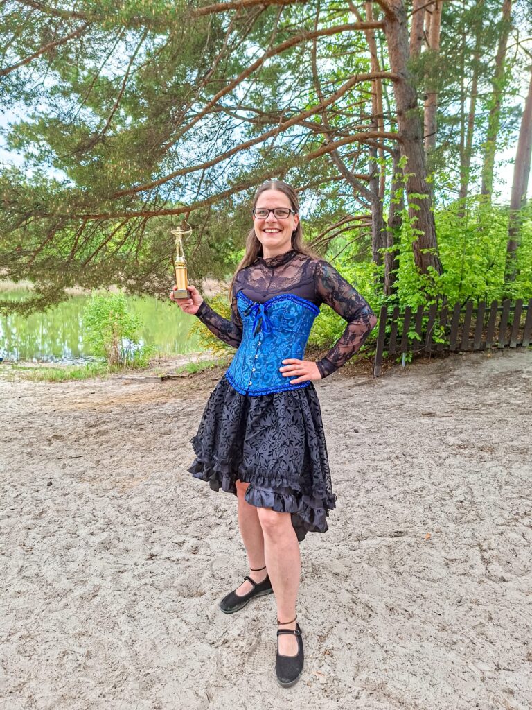 Anne gewinnt das Bogenturnier auf dem Tempora Arcana Mittelaltermarkt in Hosena